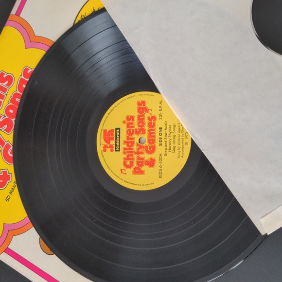 Vintage vinyl Children's Party Songs & Games - Picture 6 of 7